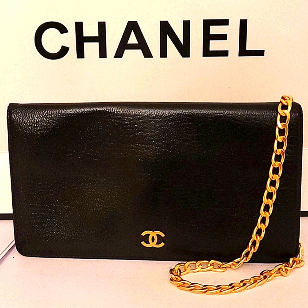 Rare! CHANEL CAVIAR purse, clutch, wristlet, wallet. Size 7 X 4 X 1